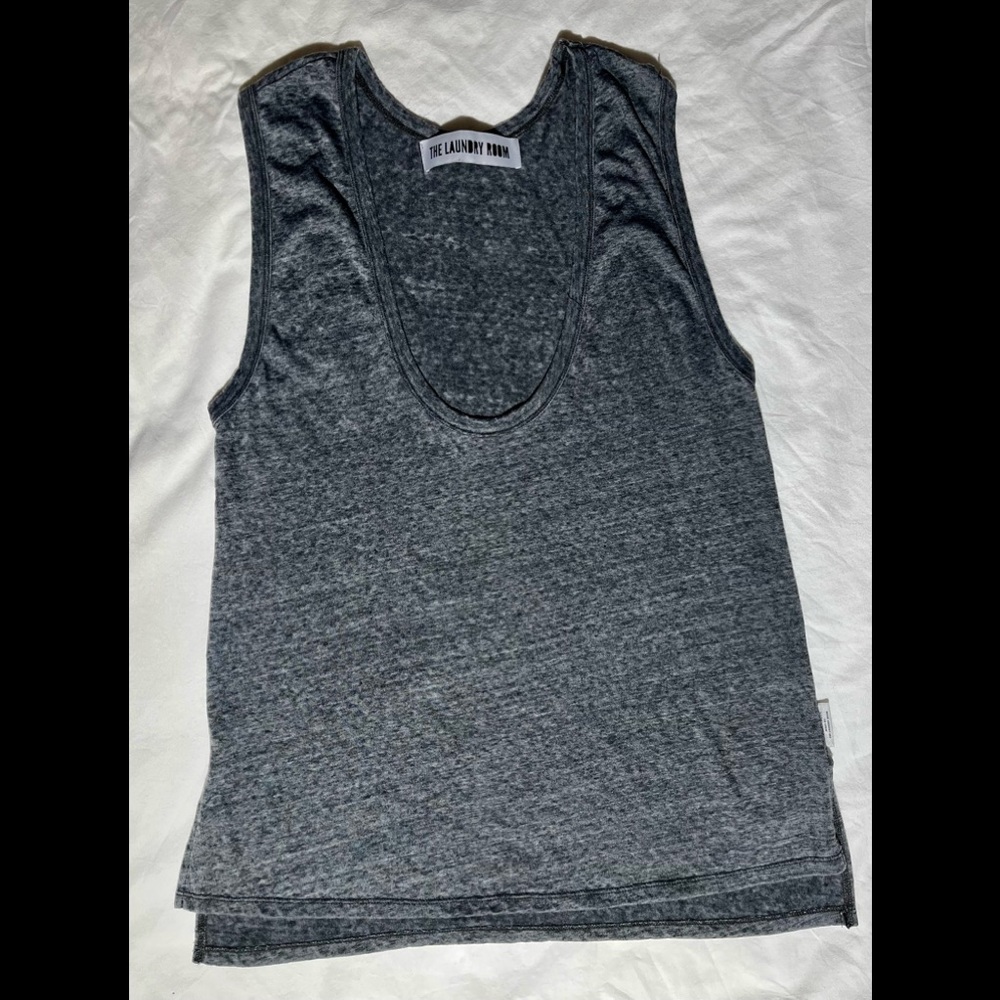 Deep U-neck sleeveless tee
